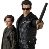 MAFEX T-800(T2 Ver.) & John Connor《26年4月預定》 行版 全數$688 / *免運費   店取pt:10 / 25年7月7日