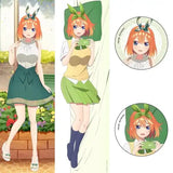 映画 五等分の花嫁 描き下ろし抱き枕カバー+缶バッジセット 四葉(攬枕套連襟章)※不連枕芯《22年11月預定》 4570077745334