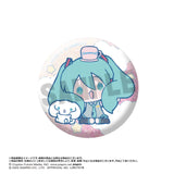 初音ミク×シナモロール トレーディンググリッター缶バッジ(襟章)(全套8個入)※不設寄送《25年6月預定》 4580790548686