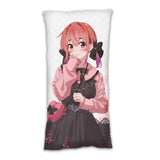 彼女、お借りします 描き下ろしロングクッションカバー 桜沢墨/ゴシック風デート服(枕頭套)※不連枕芯 ※不設寄送《24年9月預定》 4582651502455