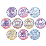 ホログラム缶バッジ(65mm) 遊☆戯☆王デュエルモンスターズ×サンリオキャラクターズ 01 コラボイラスト(襟章)(全套10個入)※不設寄送《25年5月預定》 4582793554961