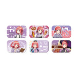 スクエア缶バッジ 五等分の花嫁∽ 03 二乃Ver.(公式イラスト)(襟章)(全套6個入)※不設寄送《25年5月預定》 4582793568074