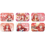スクエア缶バッジ 五等分の花嫁∽ 06 五月Ver.(公式イラスト)(襟章)(全套6個入)※不設寄送《25年5月預定》 4582793568104